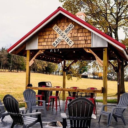 Bourbon Trail: Caboose On The Farm Villa Lawrenceburg Exterior photo