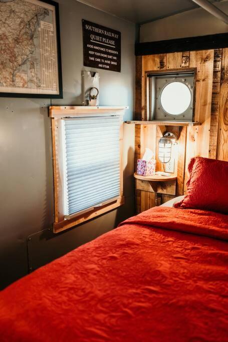 Bourbon Trail: Caboose On The Farm Villa Lawrenceburg Exterior photo